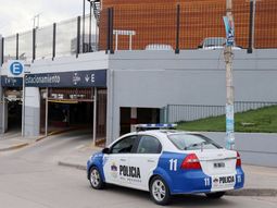 desalmados: dejaron a su beba encerrada en el auto y se fueron al cine desalmados: dejaron a su beba encerrada en el auto y se fueron al cine