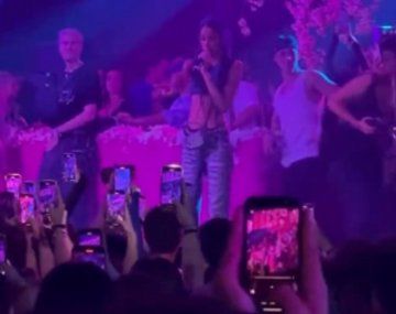 Abuchearon a Tini en un fiesta en España y sus fans se preocuparon