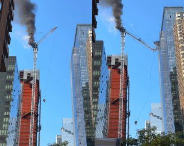 Impactante video: una grúa se incendió y colapsó en Nueva York 
