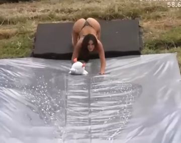 Aline tuvo un pequeño problema con su bikini