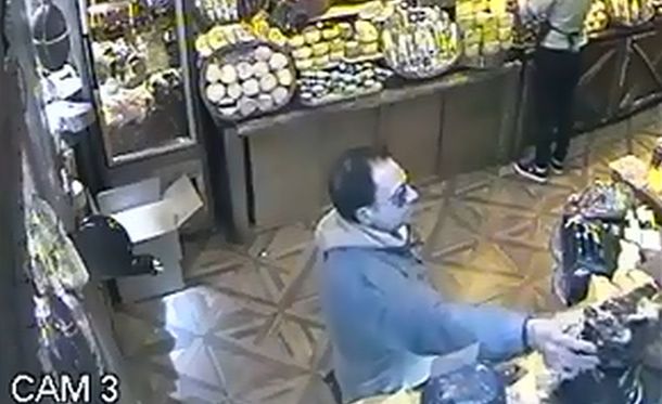 El robo quedó grabado en una cámara de seguridad