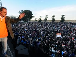 todo el kirchnerismo se alinea detras de scioli: las diferencias no son de fondo todo el kirchnerismo se alinea detras de scioli: las diferencias no son de fondo