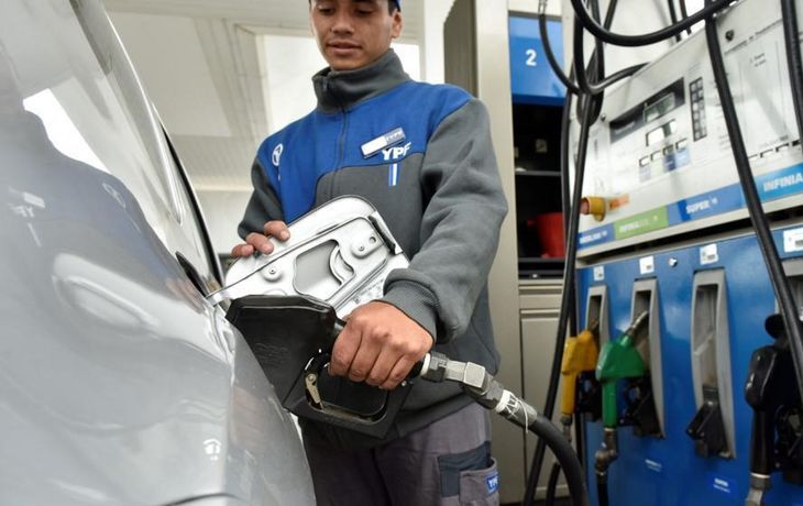 YPF aumentó sus combustibles un 7%
