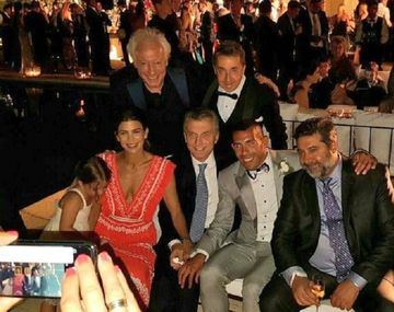 Carlos Tevez, Mauricio Macri y Daniel Angelici, entre otros, en la boda del delantero de Boca