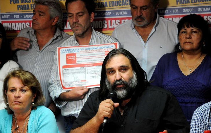 Los docentes ratificaron el paro