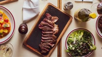 Ubicado en Villa Crespo, este bodegón ofrece platos innovadores y exquisitos. Ubicado en Villa Crespo, este bodegón ofrece platos innovadores y exquisitos.