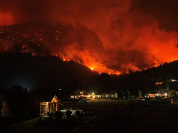 Incendios forestales en Chubut: controlaron las llamas en El Bolsón pero ahora el fuego se extiende a Epuyén