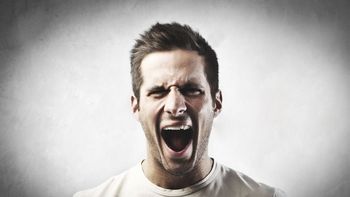 un hombre casi pierde su pene por estrangularlo con su anillo de bodas un hombre casi pierde su pene por estrangularlo con su anillo de bodas