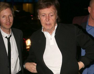 Sin la ayuda de sus amigos: sir Paul McCartney se quedó afuera de una fiesta