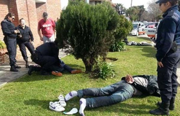 Dos hombres fueron detenidos por agredir a un travesti por cobrar por sexo