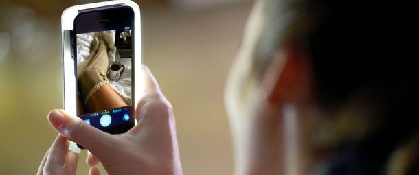 Buen día bebé, nos vemos hoy o le reenvío a tu mujer las fotos que me mandaste