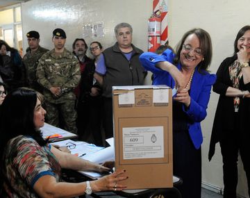 Alicia Kirchner se impone con más del 51 por ciento en Santa Cruz
