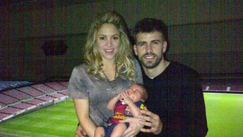 Shakira, Gerard Piqué y su pequeño hijo Milan Shakira, Gerard Piqué y su pequeño hijo Milan