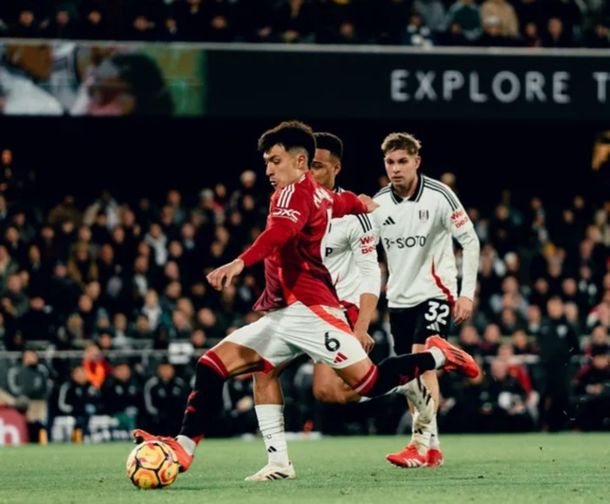 El golazo de Lisandro Martínez, con festejo cordobés, para el triunfo del Manchester United ante Fulham