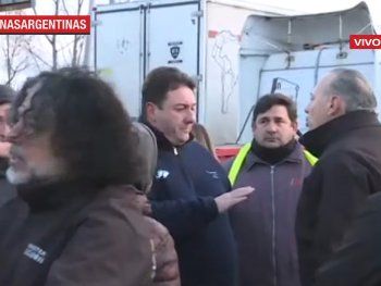 Berni en el corte de la Buenos Aires-La Plata: Tienen cinco minutos o les secuestro los camiones