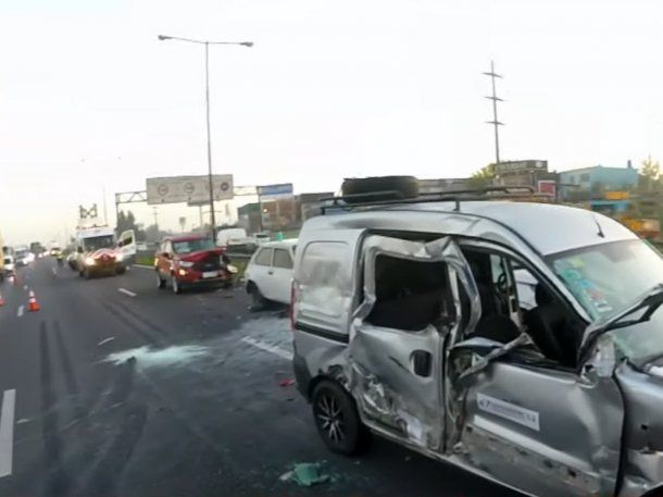 Caos en Panamericana por impresionante choque en cadena