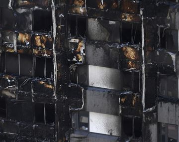 Ascienden a 17 los muertos por el incendio en la torre de Londres