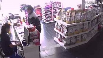 video: robo una veterinaria, encerro a las empleadas y salio caminando video: robo una veterinaria, encerro a las empleadas y salio caminando