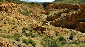 Un paseo distinto por las áridas tierras del cordón de Famatina Un paseo distinto por las áridas tierras del cordón de Famatina