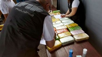 secuestraron cocaina y pasta base valuada en casi $4 millones en la frontera con paraguay secuestraron cocaina y pasta base valuada en casi $4 millones en la frontera con paraguay