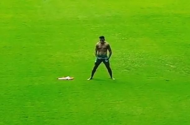 El jugador heredó la 10 de Walter Erviti en el Taladro y se metió en el personaje