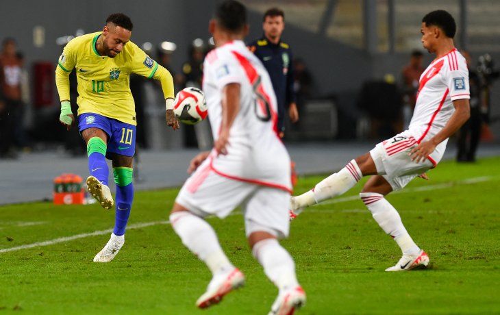 Brasil se quedó con un triunfo agónico en su visita a Perú
