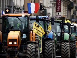 Los agricultores franceses reclaman, entre tantas cosas, por la competencia desleal por los productos del Mercosur y Ucrania. Los agricultores franceses reclaman, entre tantas cosas, por la competencia desleal por los productos del Mercosur y Ucrania.