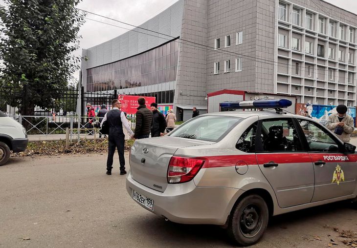 Un estudiante mató a ocho personas en una universidad de Rusia