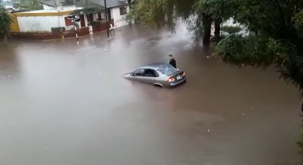 Así quedó una de las calles de Mar del Plata tras la tormenta