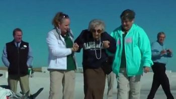 a los 100 anos ve el mar por primera vez a los 100 anos ve el mar por primera vez
