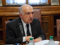 Guillermo Domenech continúa buscando apoyos para la aprobacion del proyecto de ley de reestructuración de deudas a personas físicas. Guillermo Domenech continúa buscando apoyos para la aprobacion del proyecto de ley de reestructuración de deudas a personas físicas.