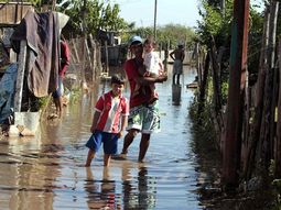 paraguay: hay 40 mil personas afectadas por inundaciones paraguay: hay 40 mil personas afectadas por inundaciones