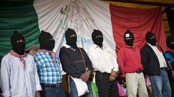 El gobierno y el EZLN firman en 1996 los Acuerdos de San Andrés Larráinzar, El gobierno y el EZLN firman en 1996 los Acuerdos de San Andrés Larráinzar,