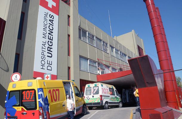 La violaron entre tres, le quebraron la pelvis y le cortaron la lengua