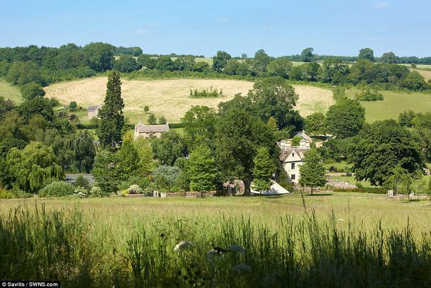 Lo primero es la familia: querían vivir juntos y se compraron un pueblo de US$32 millones