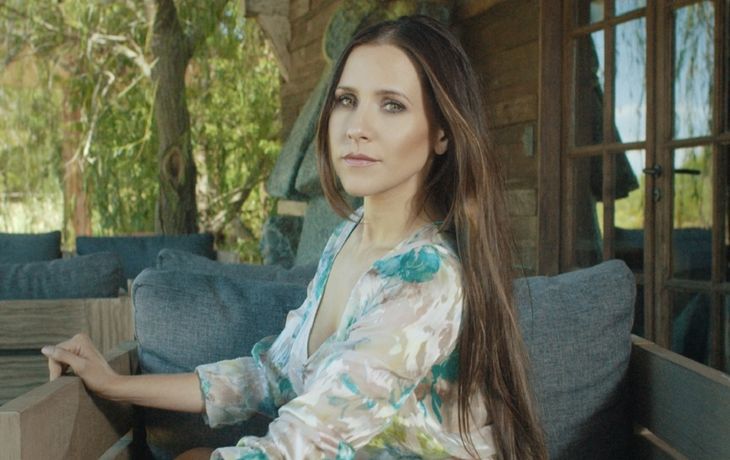 Julieta Camaño vuelve con #RightNow