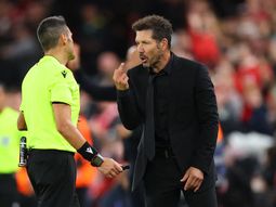 Habló el hincha del Liverpool cruzó a Simeone tras el escándalo en Anfield: Cobarde