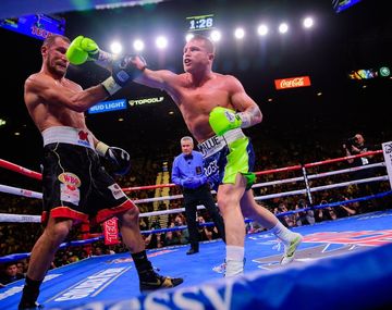 VIDEO: el tremendo KO de Canelo al ruso Kovalev