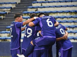 Argentina goleó 3-0 a Perú y es líder de su grupo