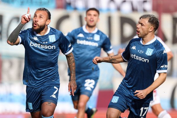 Racing goleó 3-0 a Deportivo Riestra y avanzó a los cuartos de final de la Copa Argentina