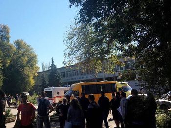 Explosión y tiros contra profesores y alumnos en un colegio de Crimea: 19 muertos