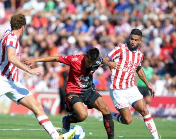Hinchas de Colón fueron a burlarse a la casa de un defensor de Unión