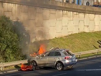 Una camioneta chocó y se incendió en Panamericana y General Paz: sus ocupantes se salvaron de milagro