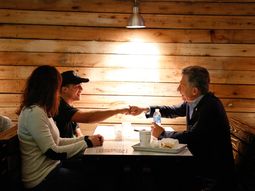 Macri saluda a Brian, el chico que estuvo preso y ahora trabaja de mesero