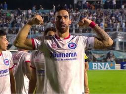 Argentinos venció 2-1 a Atlético Tucumán y prolongó su buena racha