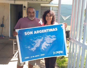 Son argentinas: la campaña casa por casa para recordar a los caídos en Malvinas y ratificar la soberanía