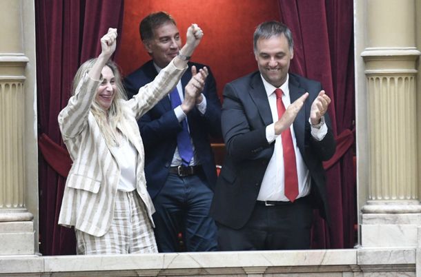 Diputados aprobó la Reforma Laboral: Karina Milei, Manuel Adorni y Diego Santilli festejaron desde un palco
