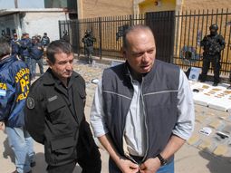 el que diga que la policia esta saneada, vive en otro planeta el que diga que la policia esta saneada, vive en otro planeta