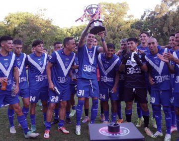 Vélez goleó a River Plate de Uruguay por la Serie Río de la Plata