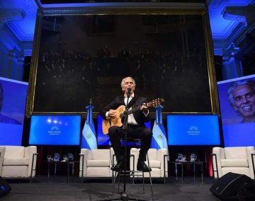 Diputados: Jairo recibió la mención de honor Juan Bautista Alberdi